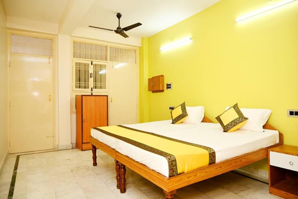 Apartment Krishna Home-stays *